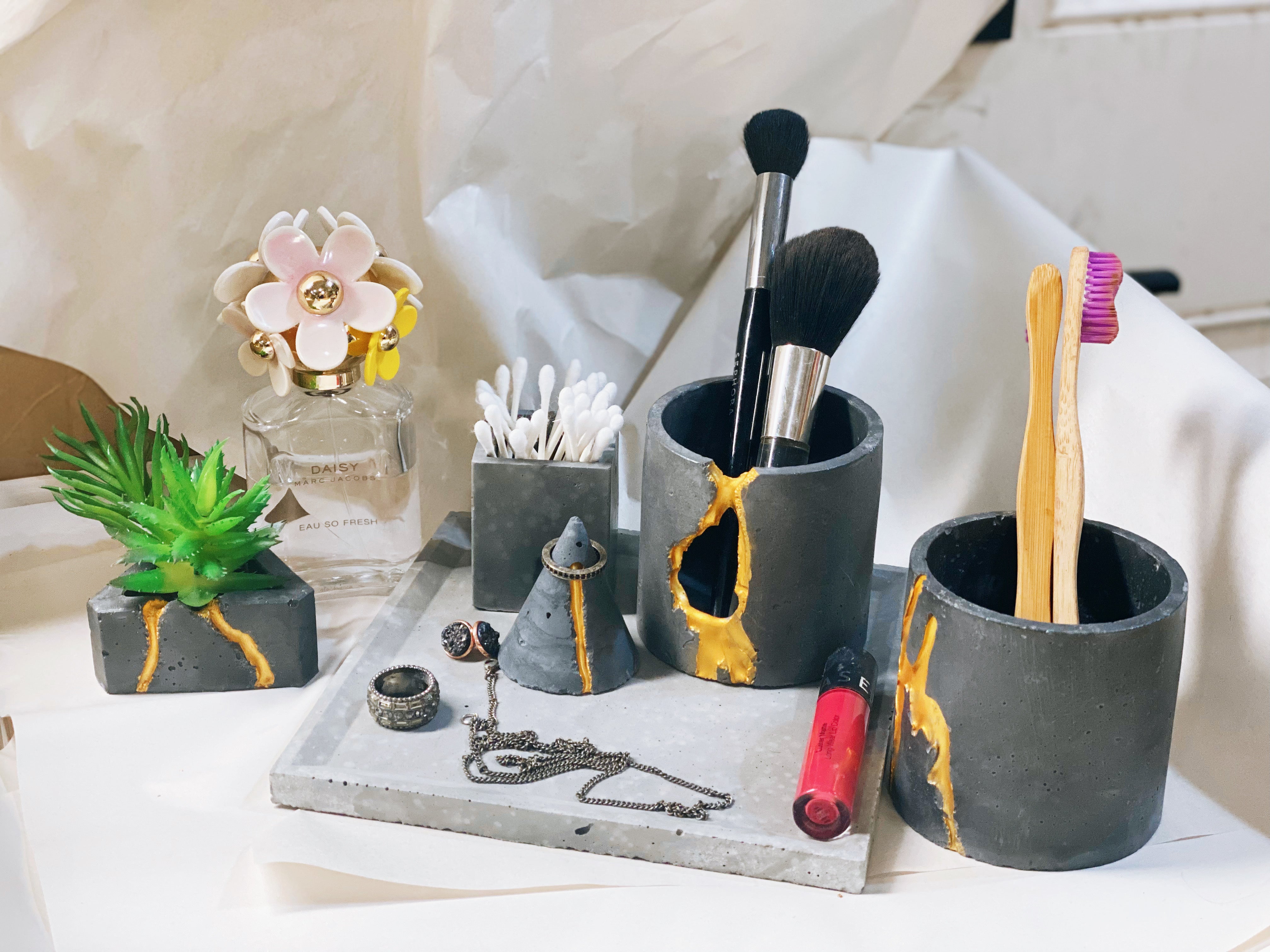 Make Up Brushes / Pen Holder