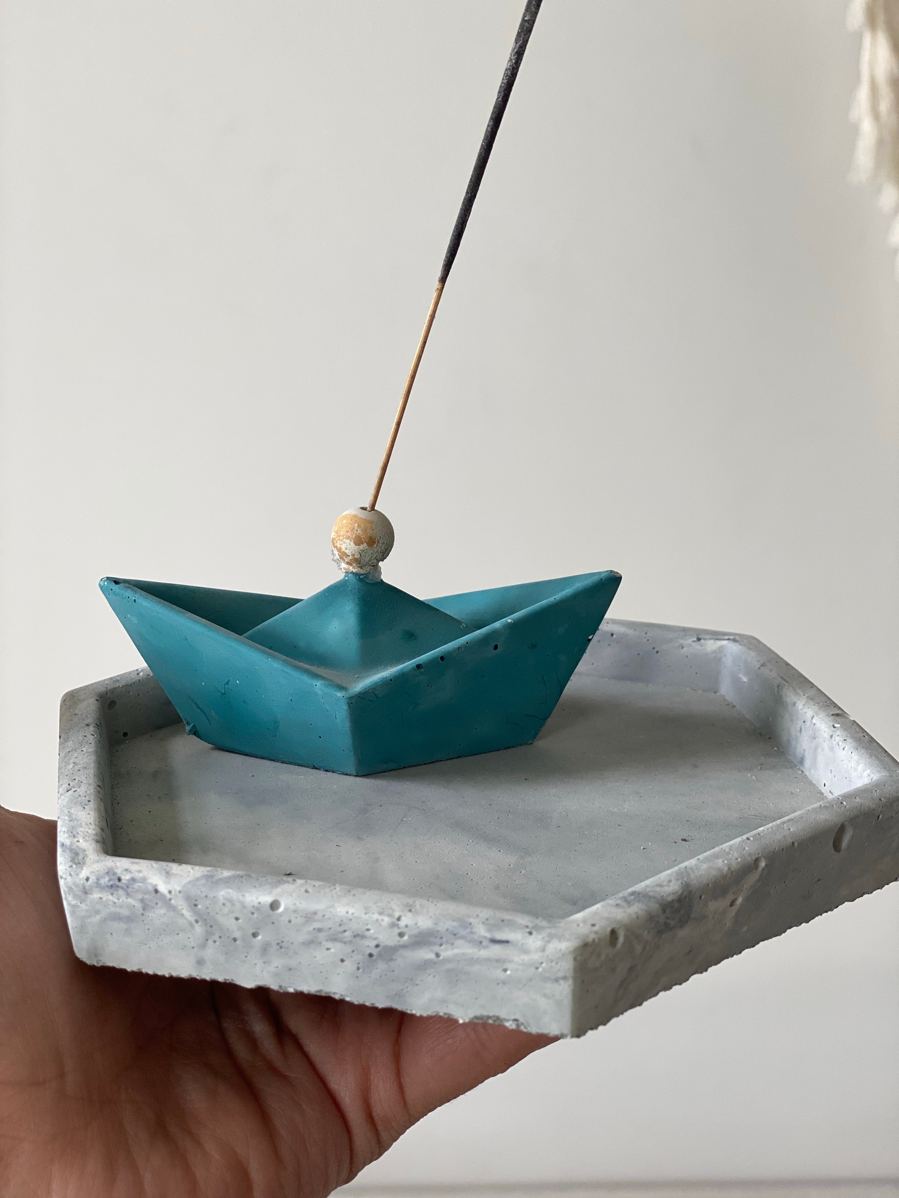 Paper <Concrete> Boat Incense Holder