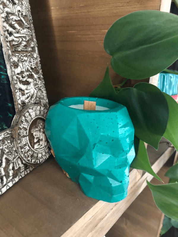 Concrete Skull Crackling Candle
